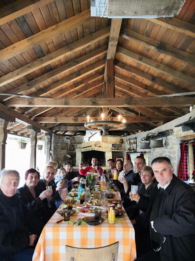 Къща За Гости Чичарите Gabrovo Eksteriør bilde